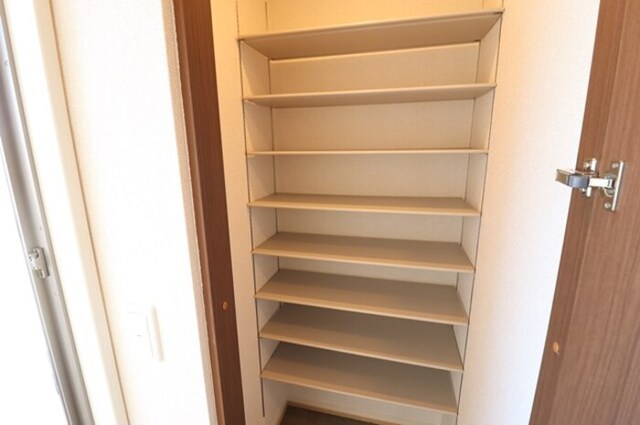 玄関　トールタイプの姿見付シューズボックス