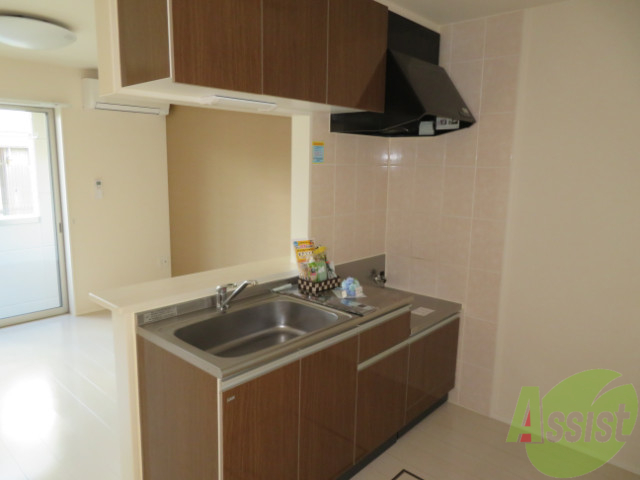 キッチン　調理スペースが確保されていて使いやすそうな印象でした。