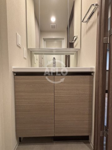 洗面設備　コンフォリア・リヴ本町WEST Q  独立洗面台