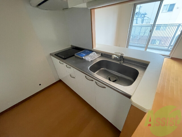 キッチン　シンプルなキッチンです。一人暮らしにはちょうどいいサイズ。