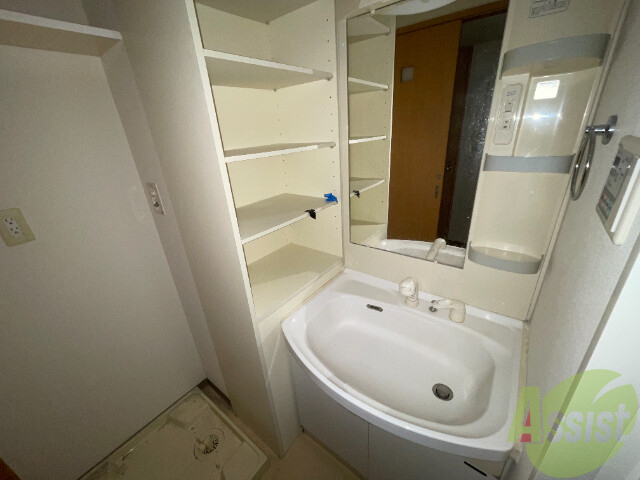 洗面設備　シャンプードレッサー。身支度はここでばっちり。