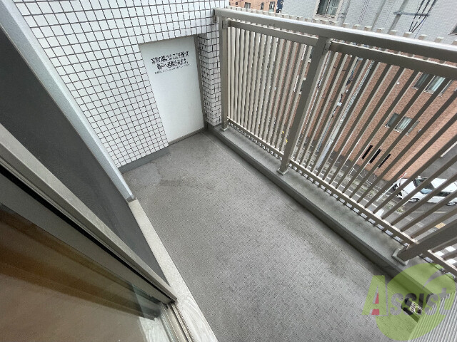 バルコニー　バルコニーは幅があり、広い印象を受けました。
