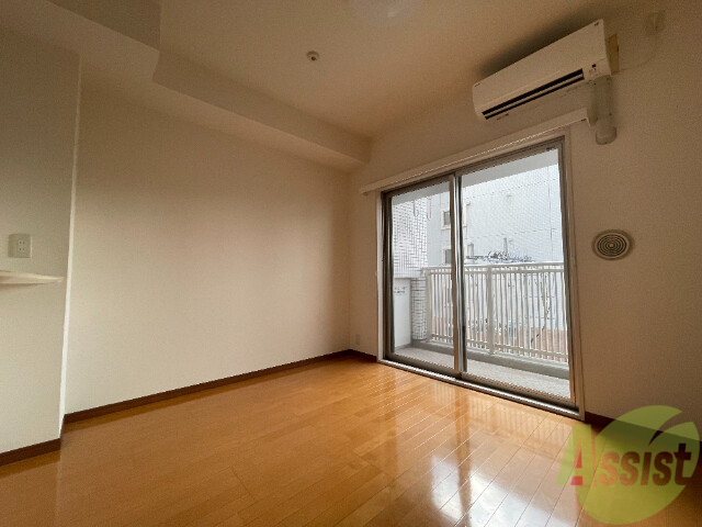 居室・リビング　９．８帖のＬＤＫです。広々として、きれいですね。