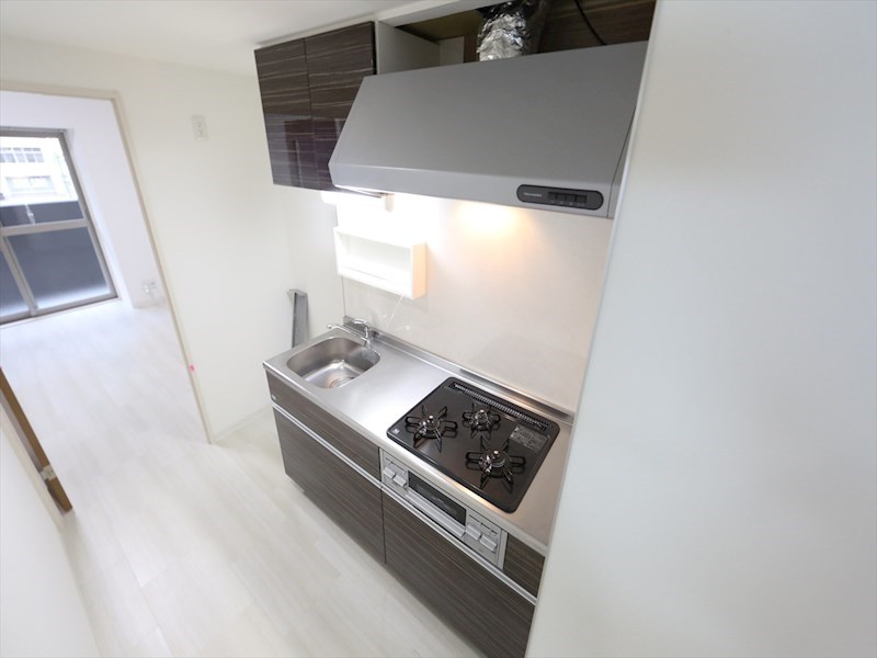 キッチン　システムキッチン（ガス3口コンログリル付）