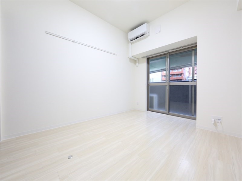 バルコニー　洋室7.7帖　2面採光　エアコン付　バルコニー