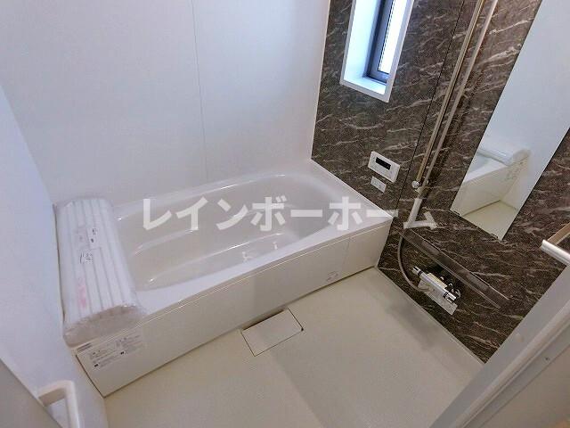 バス・シャワールーム　コンパクトで使いやすいお風呂です