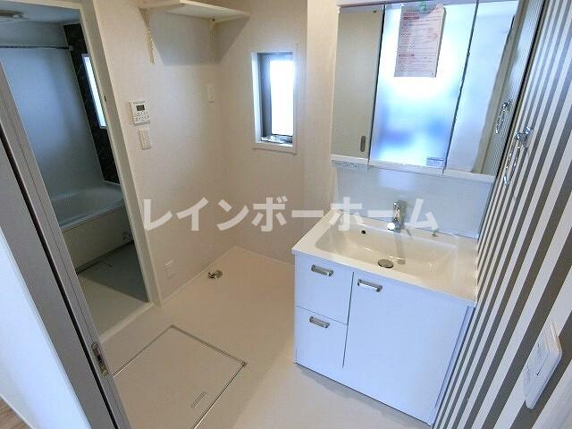 洗面設備　コンパクトで使いやすい洗面所