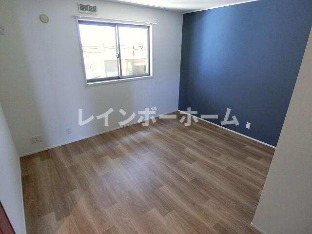 その他部屋・スペース　開放的な寝室です