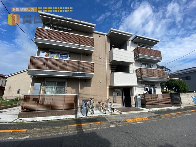 建物外観　駅徒歩５分って丁度良いですよね。