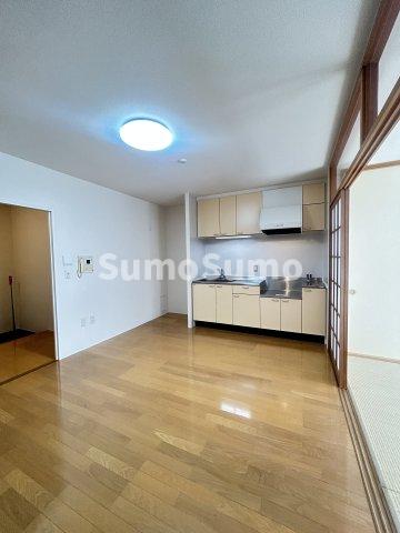 居室・リビング　こちらのリビングで趣味の時間をお楽しみください