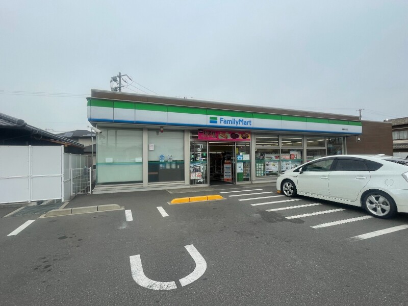 コンビニ　ファミリーマート　倉敷東塚店（コンビニ）まで162m