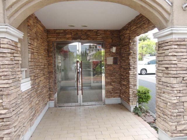 エントランス　★お洒落なエントランスでオートロック付★