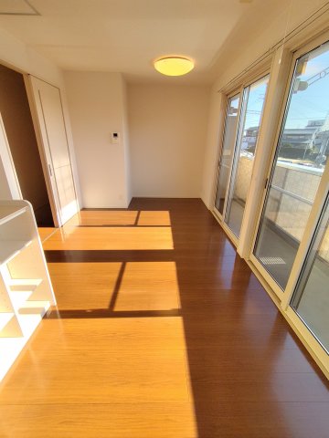 居室・リビング　別部屋写真です。