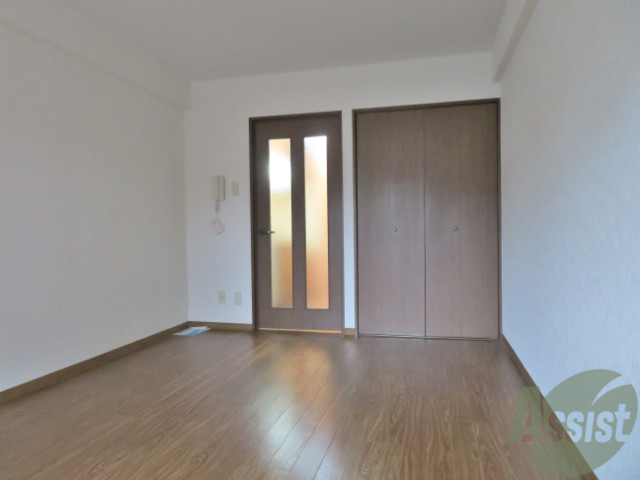 その他部屋・スペース　こちらは窓側からの角度になりますねー。