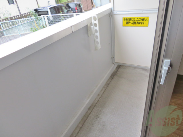 バルコニー　バルコニーが付いているので晴れた日は洗濯物が干せますね