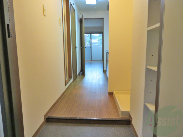 玄関　こちらは玄関からの目線になりますねー。