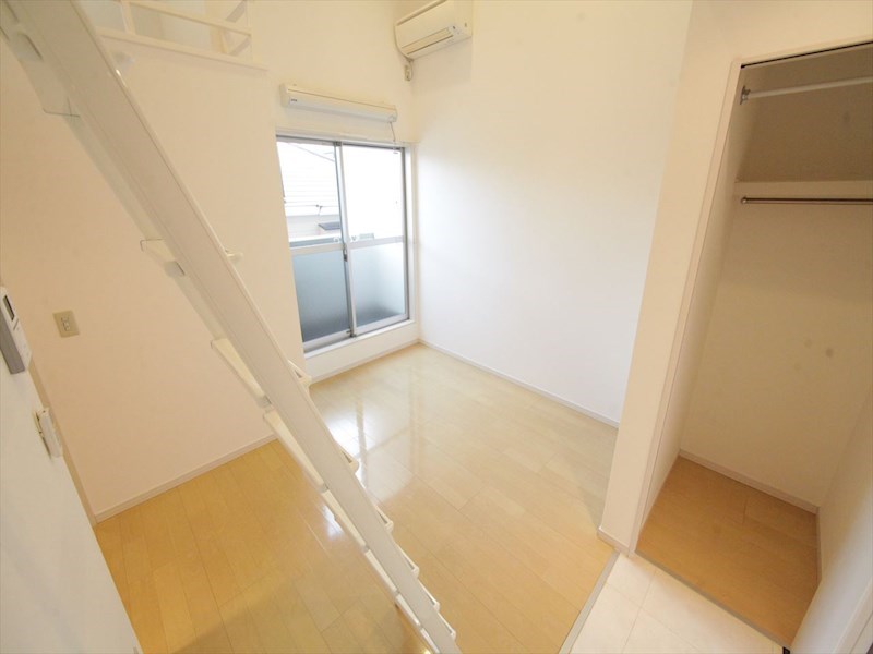 バルコニー　洋室9.1帖　ロフト5.3帖（収納にも寝室にも使用できます）