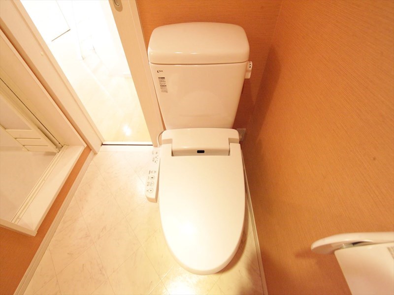 トイレ　温水洗浄暖房便座付トイレ