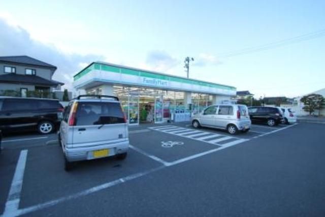 コンビニ　ファミリーマート郡山大槻中谷地店（コンビニ）まで742m