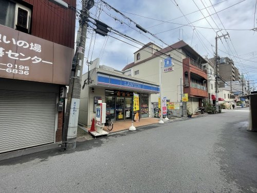 コンビニ　ローソン 東三国駅南口店（コンビニ）まで575m