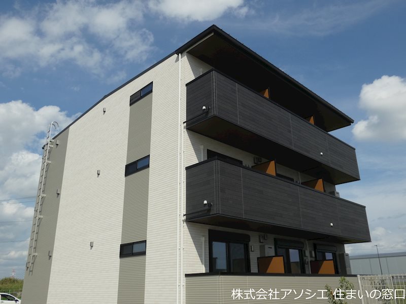 建物外観　ラ・リノIのご紹介は住いの窓口アソシエにお任せ下さい。