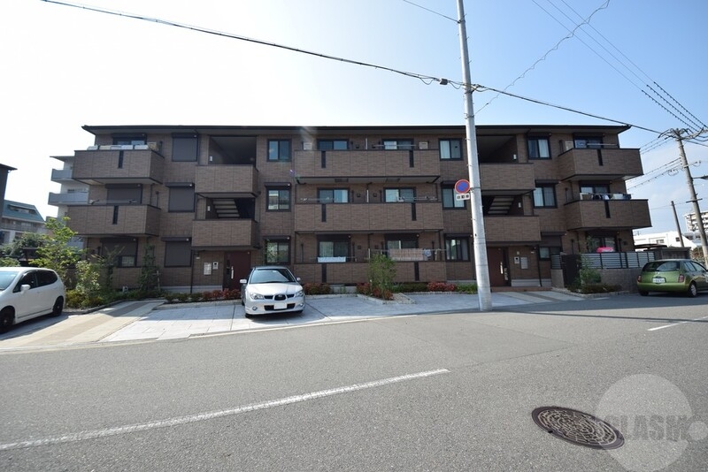 建物外観　駅徒歩２分、スッキリ綺麗な外観ですね