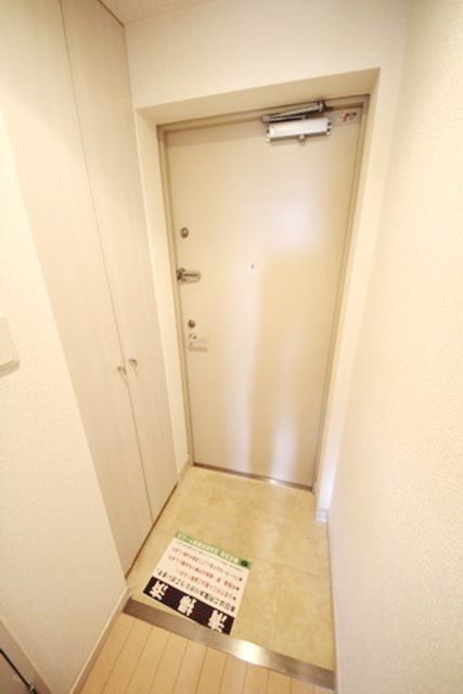 玄関　※別部屋参考写真です