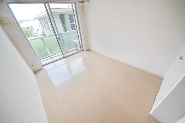 居室・リビング　※別部屋参考写真です