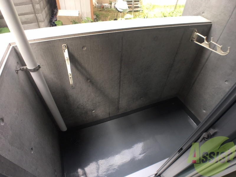 バルコニー　バルコニー。洗濯物がはかどりそうな広さがありますよ。