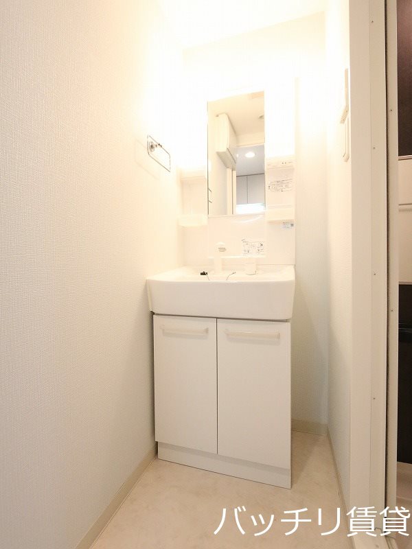 洗面設備　画像は同型タイプの為、現状優先となります。