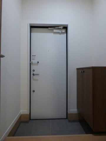 玄関　※同物件・同タイプの写真です。