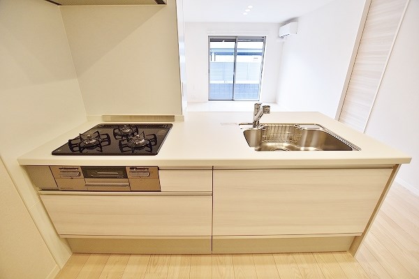 キッチン　★システムキッチン／３口コンロ★