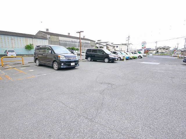 駐車場　車をお持ちの方に嬉しい駐車場付きの物件です