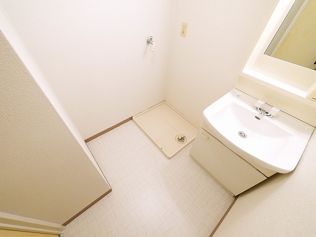 洗面設備　スペースが確保できる洗面所です