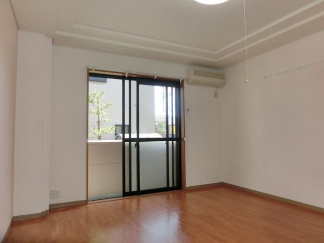 居室・リビング　広々９．３帖のお部屋です。