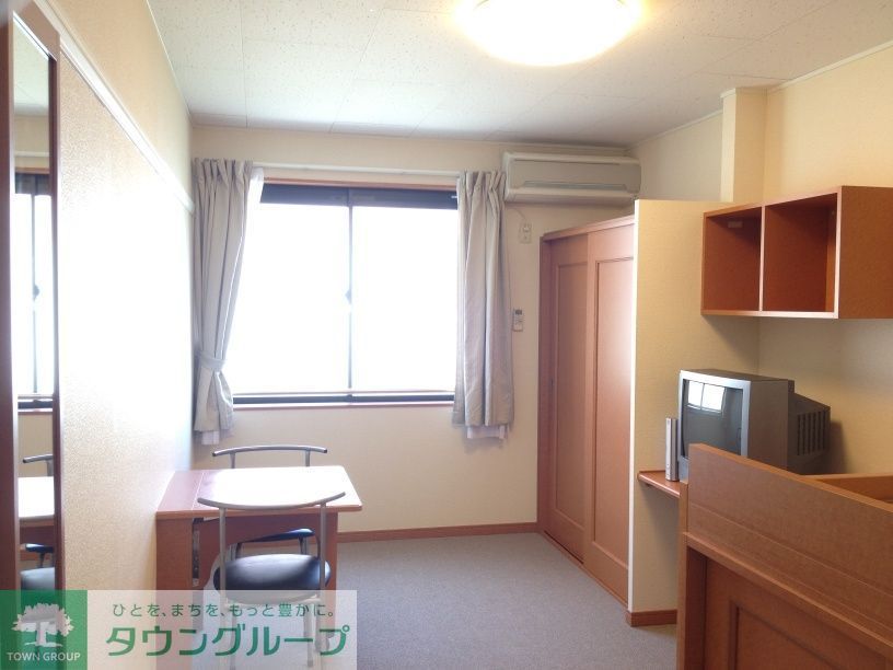 居室・リビング　ナチュラルな木目と白を基調とした室内