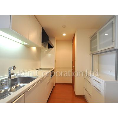 キッチン　同タイプ7階のお部屋を撮影。仕様が異なることがあります。