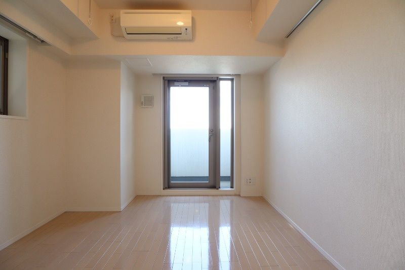 居室・リビング　【洋室】■エアコン■２面採光■24時間換気システム