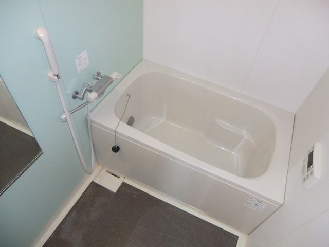 バス・シャワールーム　追い焚き浴室乾燥機完備