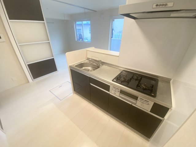 キッチン　※同タイプの物件のため、色味が違う可能性ございます。