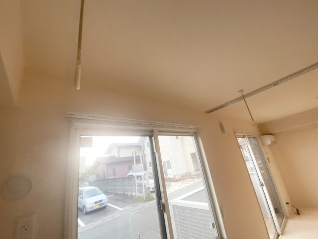 居室・リビング　※同タイプの物件のため、色味が違う可能性ございます。