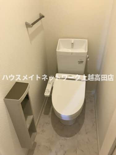 トイレ　温水洗浄暖房便座