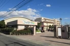 中学校　茨木市立東中学校（中学校）まで800m