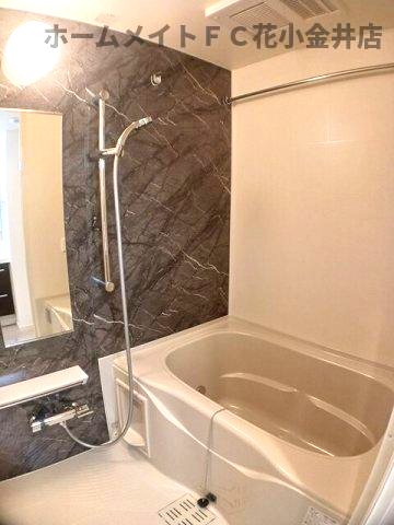 バス・シャワールーム　落ち着いた空間のお風呂です