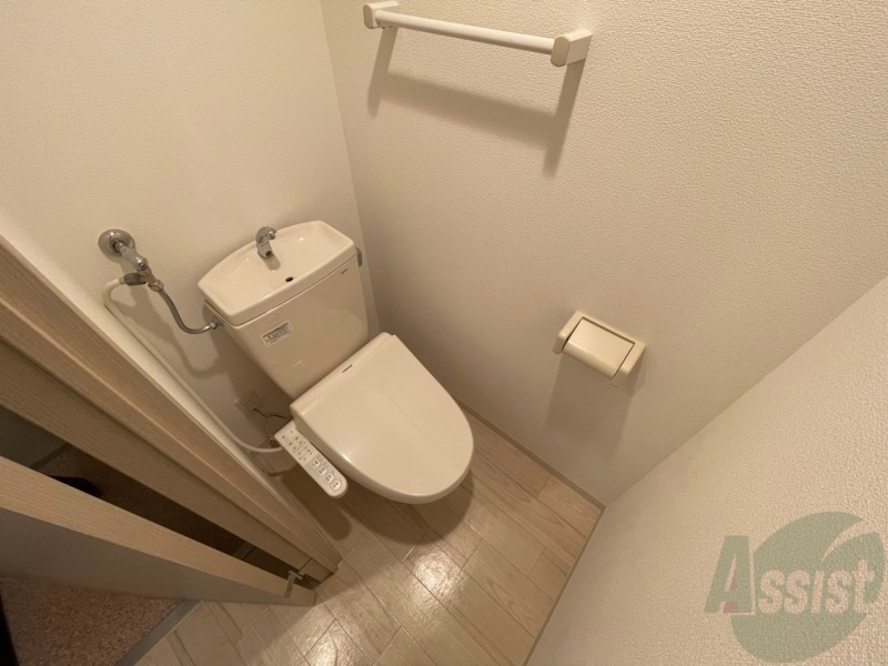 トイレ　ウォシュレット機能がついたトイレです。安心して使用できます。