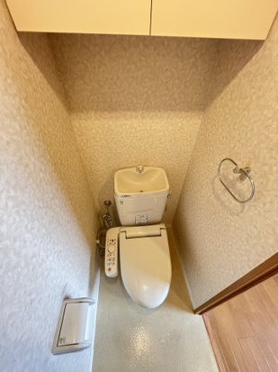 トイレ　温水洗浄暖房便座