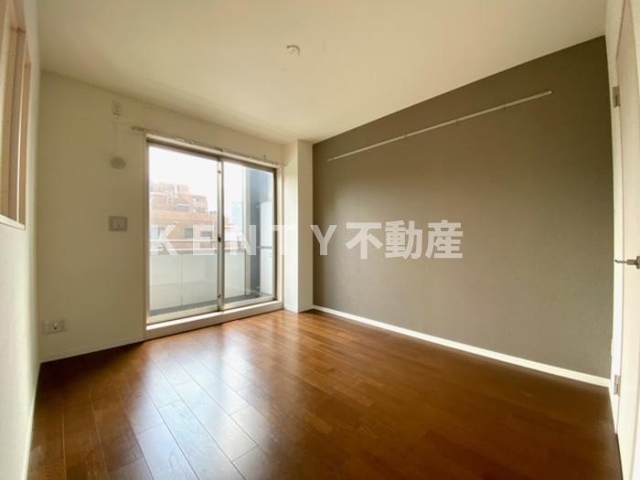 その他部屋・スペース　広くて明るい寝室