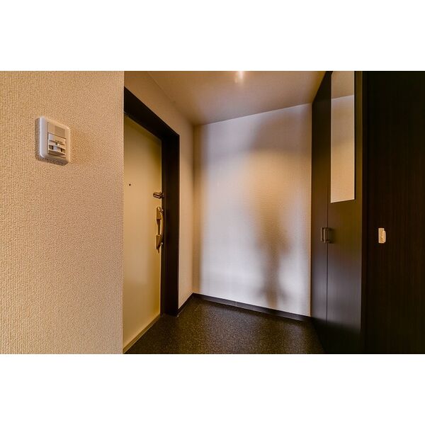 玄関　※別号室の参考写真、現況優先※