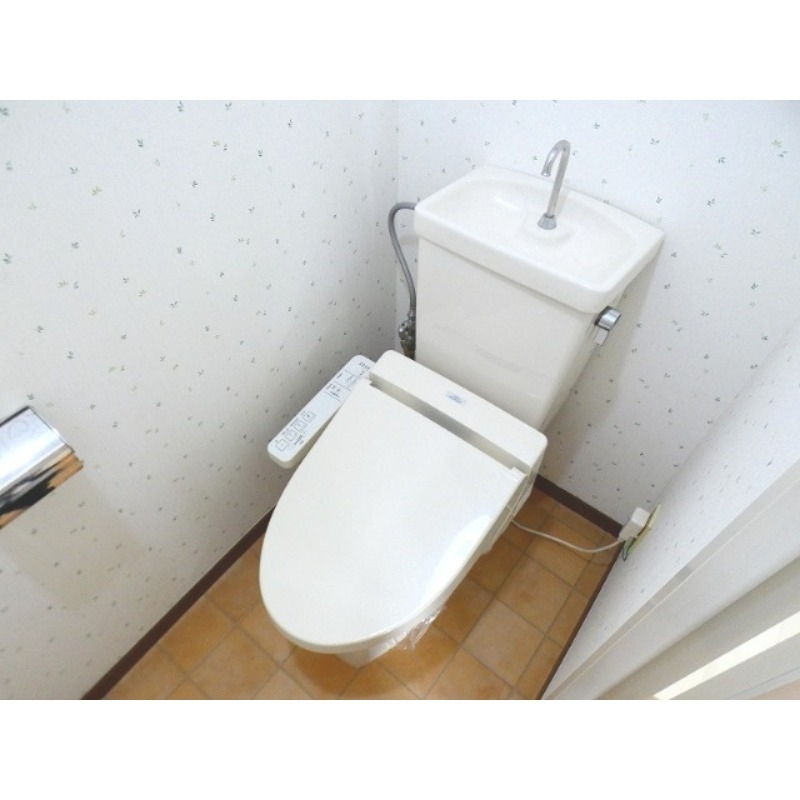 トイレ　別号室の写真です