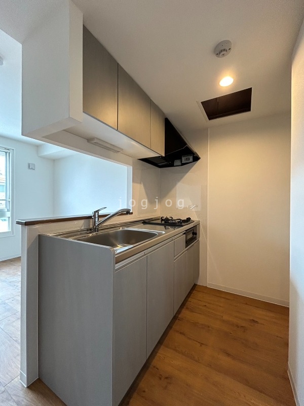 キッチン　お手入れのしやすいシステムキッチンを採用しています。